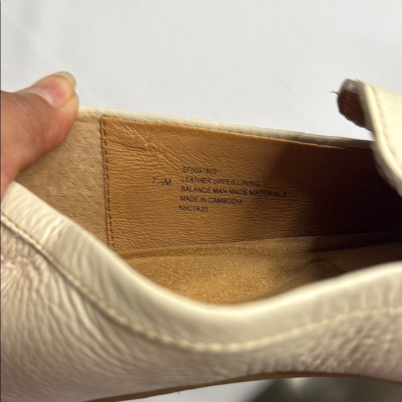 Sofft Cream Moccasins Slip-On Shoes - Picture 7 of 7